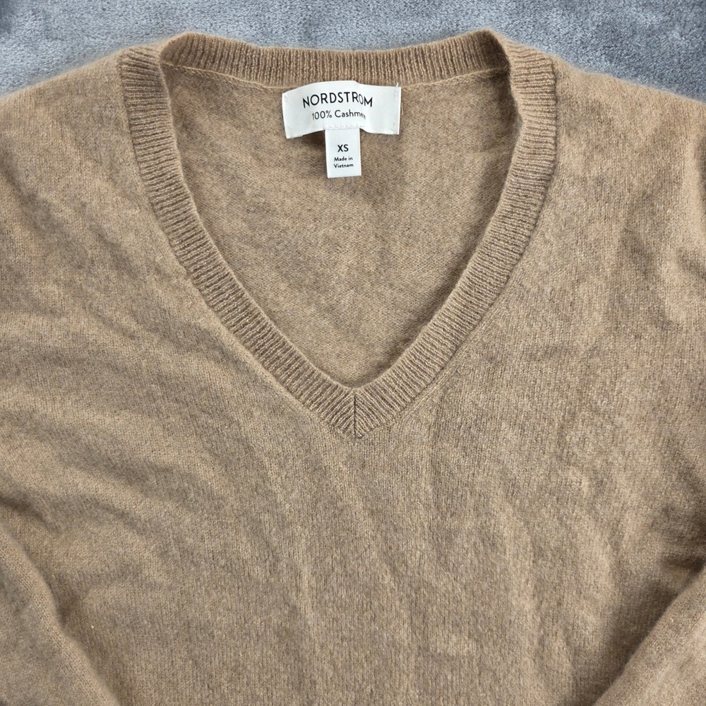 Nordstrom Sweater Womens XS Tan 100% Cashmere V-Neck Long Sleeve Knit Pullover - Picture 2 of 8